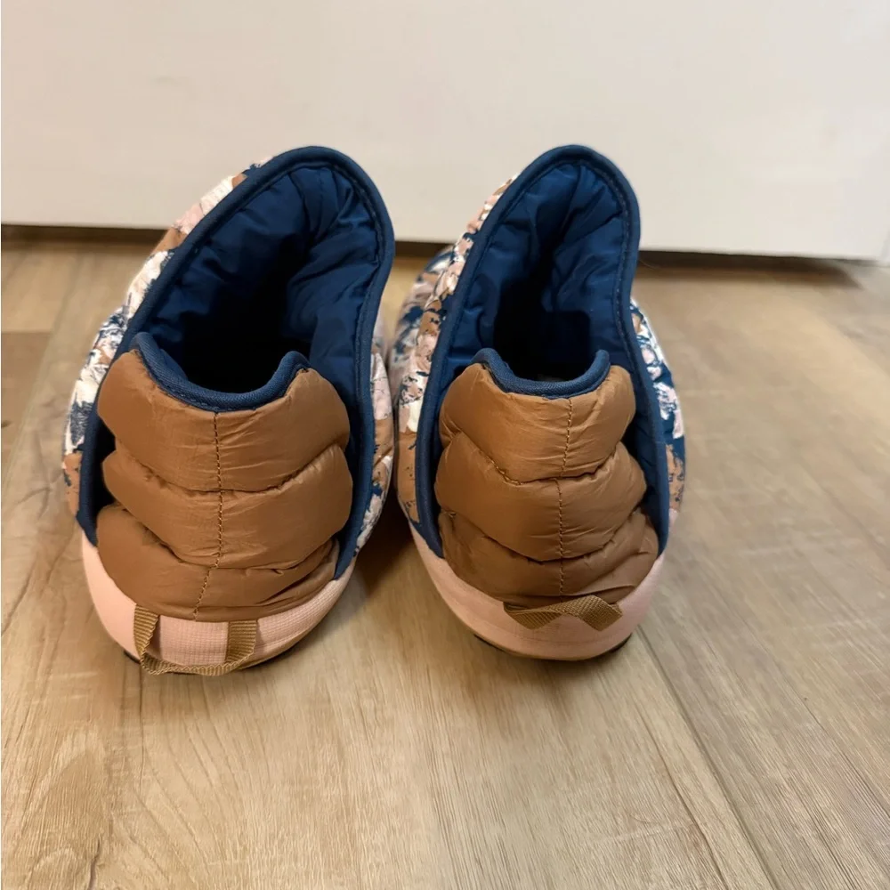 The North Face Thermoball Traction Booties women’s Size 7 - Picture 3 of 8